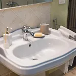 Rose's Palace Apartment