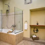 Rose's Palace Cortona