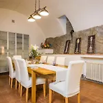 Rose's Palace Apartment Cortona