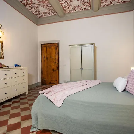 Rose's Palace Apartman *