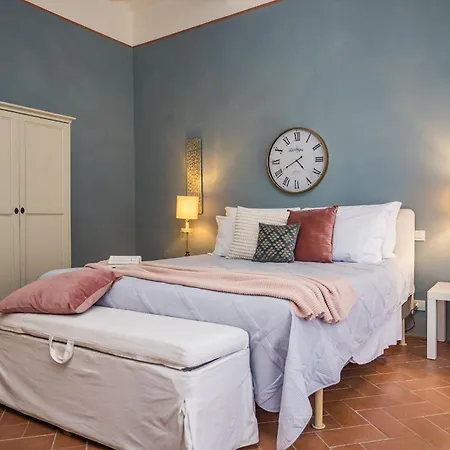 Rose's Palace Cortona