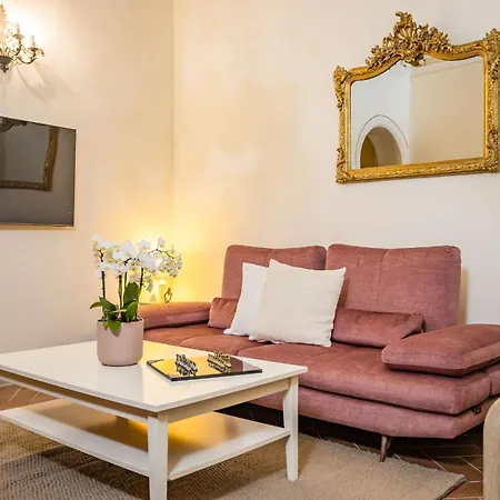 Rose's Palace Cortona