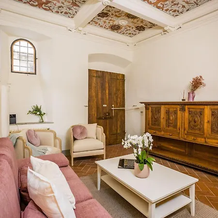 Rose's Palace * Cortona