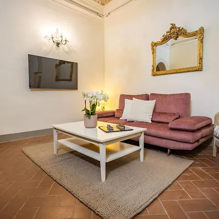 Rose's Palace Cortona