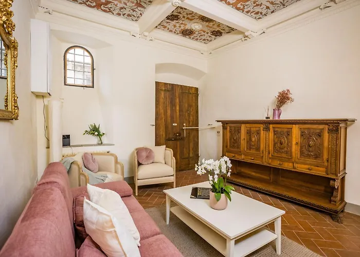 Rose's Palace * Cortona