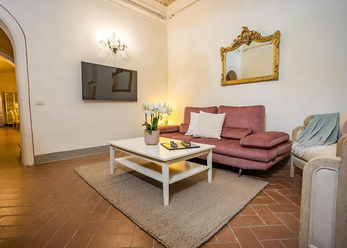 Rose's Palace Cortona