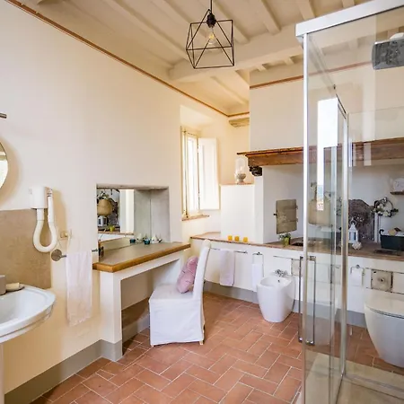 Rose's Palace Apartment