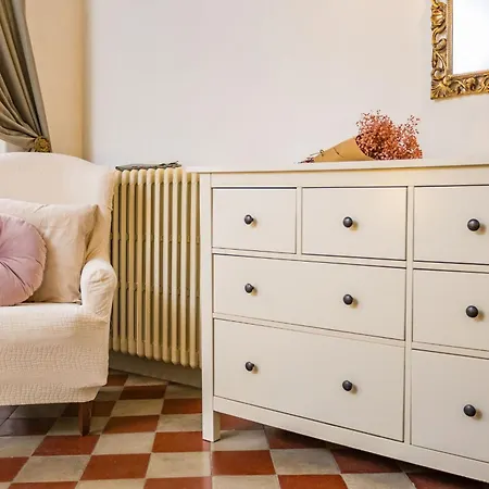 Rose's Palace * Cortona