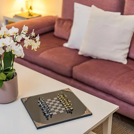 Rose's Palace Apartment *