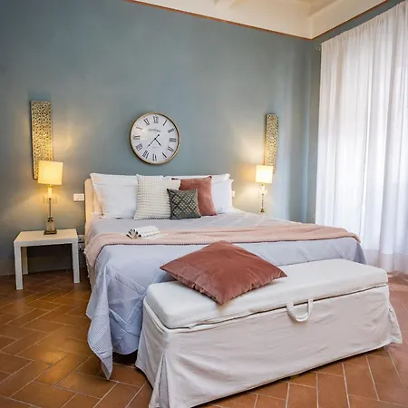 Rose's Palace Cortona