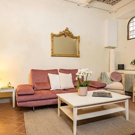Rose's Palace Apartment Cortona